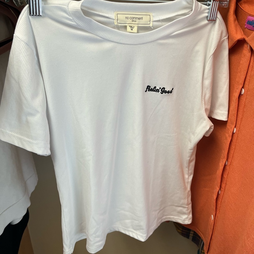 no comment white “feeling good” baby tee